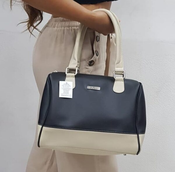 Bolso de Mano Mediano Baúl Negro y Beige