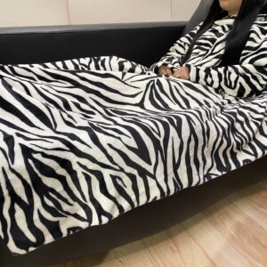 Cobija Pequeña con Mangas Cebra